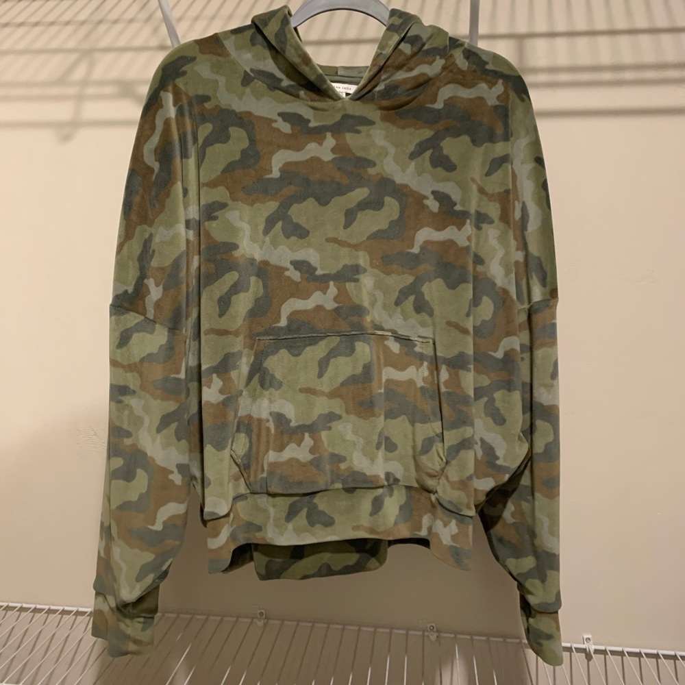 American eagle camo sweatshirt